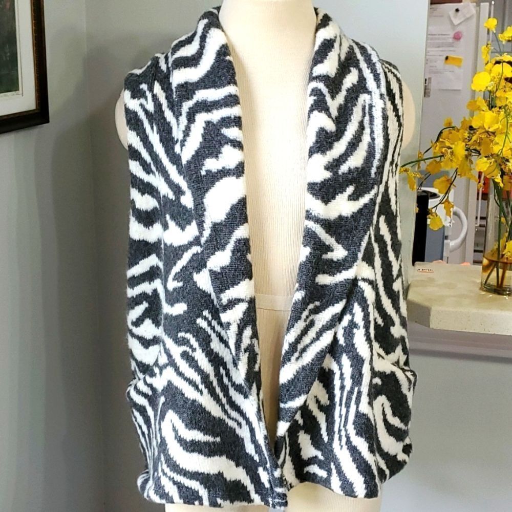 Rory Beca gray and white vest, so lovely. Two pockets,‎ size medium. EXCE…